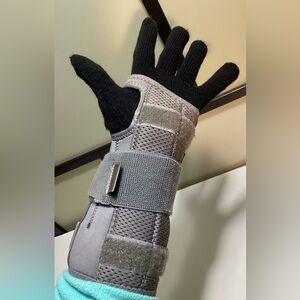 3M Futuro Deluxe wrist stabilizer. Left hand adjustable. S/M